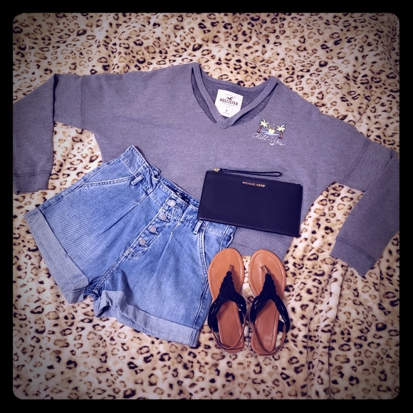 Cropped Hollister Crew Neck🌴 - Picture 6 of 7